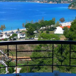 George & Sia's House Νέος Μαρμαράς