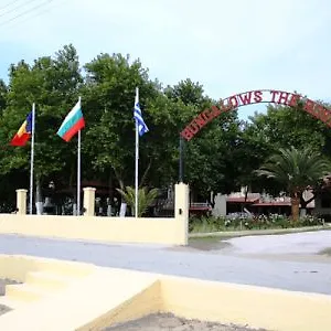 2* Отель Roses Bungalows